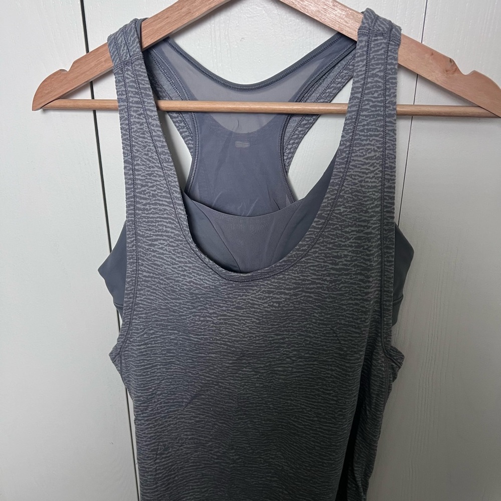 Lululemon Gray Athletic Tank Top two in one
Size 6
